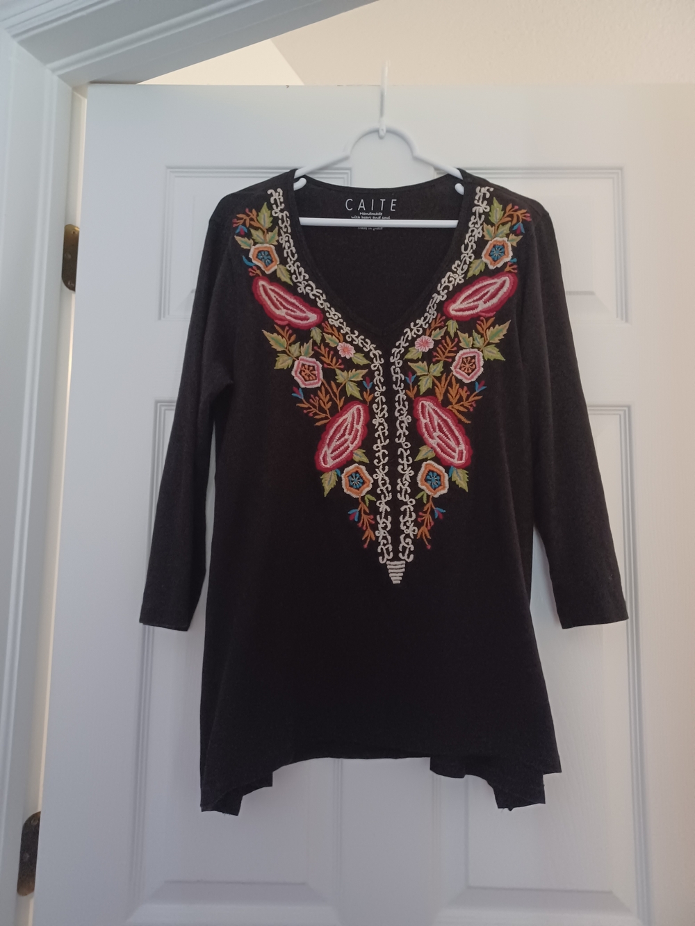 Caite Womens Size XL Black Embroidered V-Neck Tunic Top